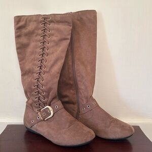Women's Tan Knee-High Zip Up Boots